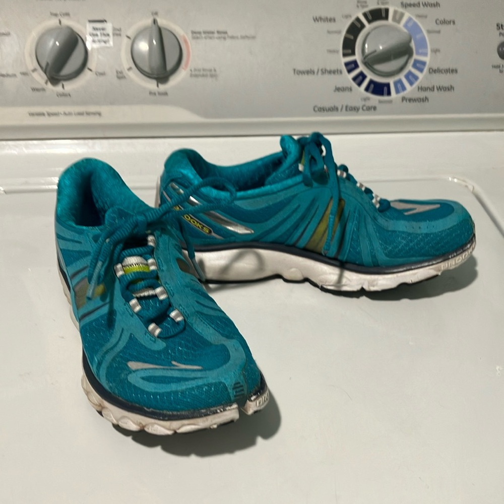 Brooks pure cadence running shoes Women's Teal sneakers size 6.5 split toe